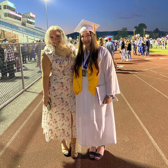 Meet your Posher, Hannah - Picture 2 of 4